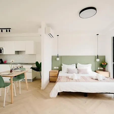 Апартаменты Mainstreet Designer 10 Слима